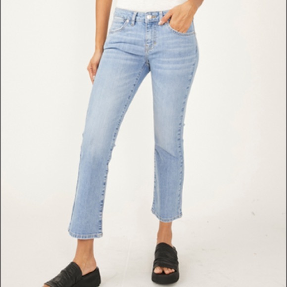 Free People Denim - Free People Liv Crop Flare Jeans Light Wash Denim